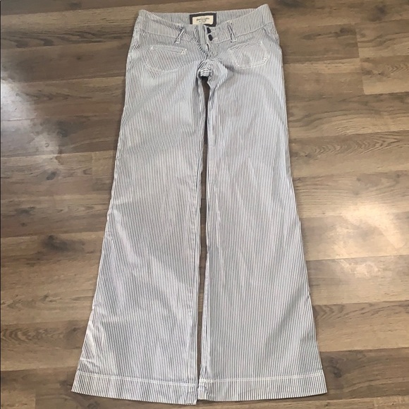 Abercrombie & Fitch Pants - *Host Pick*  Abercrombie & Fitch Stripped Pants
